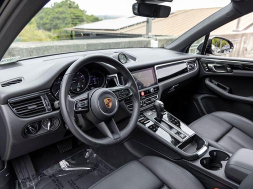 Volcano Grey Metallic 2026 Porsche Macan Macan