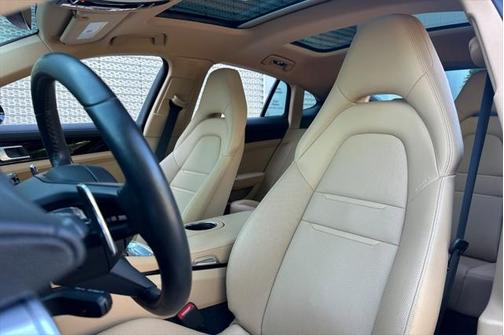 2023 Porsche Panamera 4