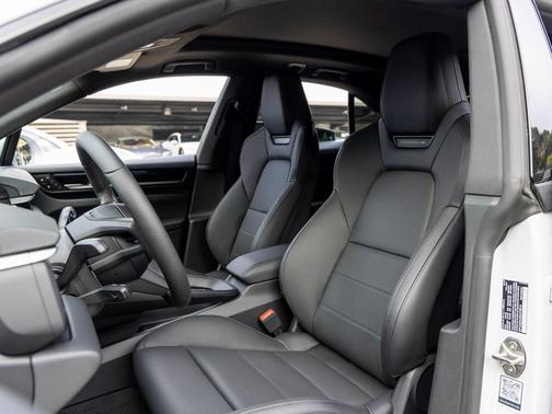 2025 Porsche Macan Electric