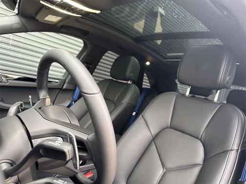 2025 Porsche Macan T