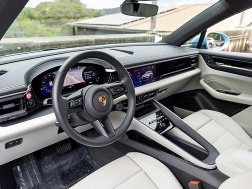 2025 Porsche Macan 