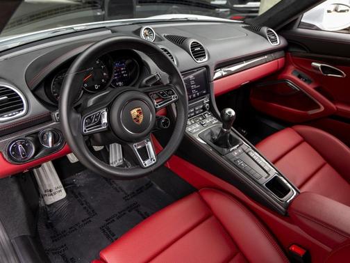 2024 Porsche 718 Cayman GTS 4.0