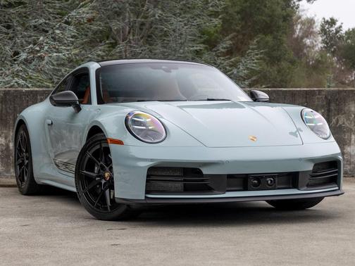 2025 Porsche 911 Carrera