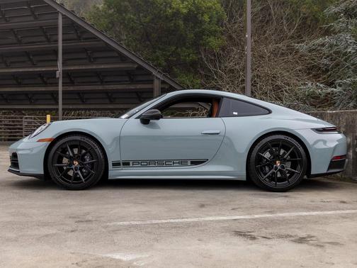 2025 Porsche 911 Carrera