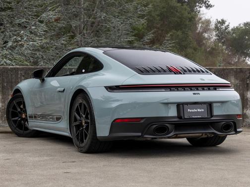 2025 Porsche 911 Carrera