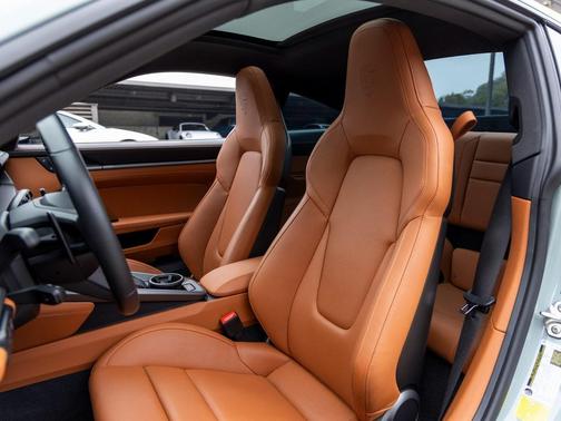 2025 Porsche 911 Carrera