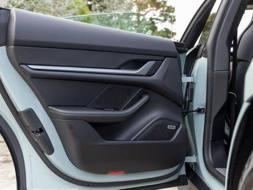 2025 Porsche Taycan 4