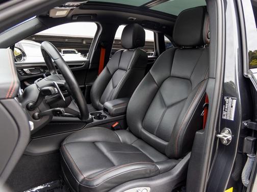 2022 Porsche Macan S