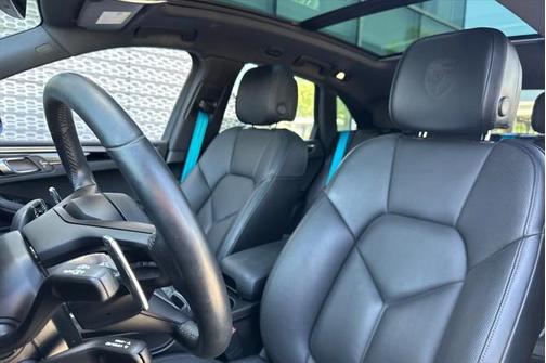 2022 Porsche Macan Base