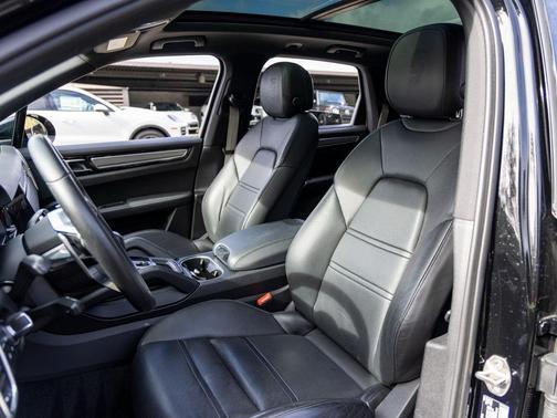 2023 Porsche Cayenne Platinum Edition