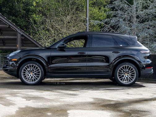 2023 Porsche Cayenne Platinum Edition