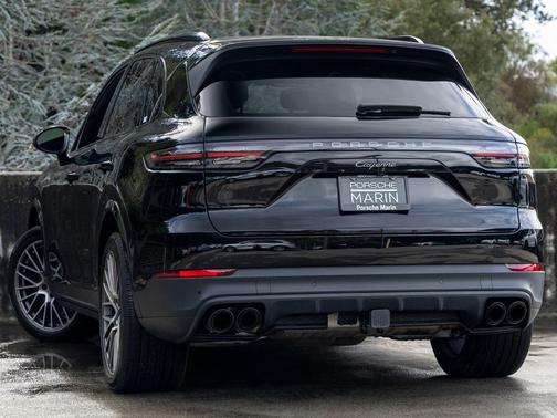 2023 Porsche Cayenne Platinum Edition