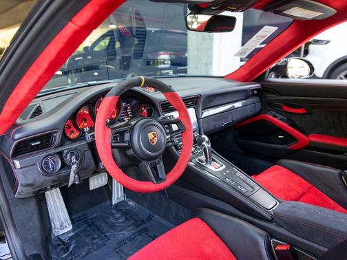 2018 Porsche 911 GT2 RS