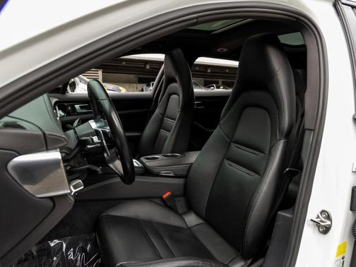 2018 Porsche Panamera 4