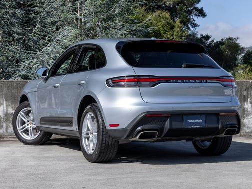 Dolomite Silver Metallic 2025 Porsche Macan Macan