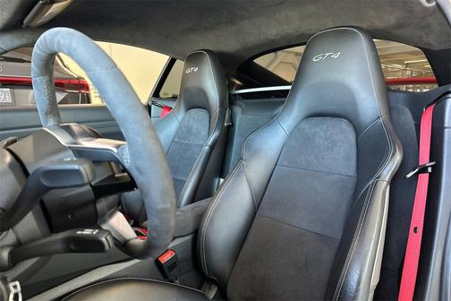 2016 Porsche Cayman GT4