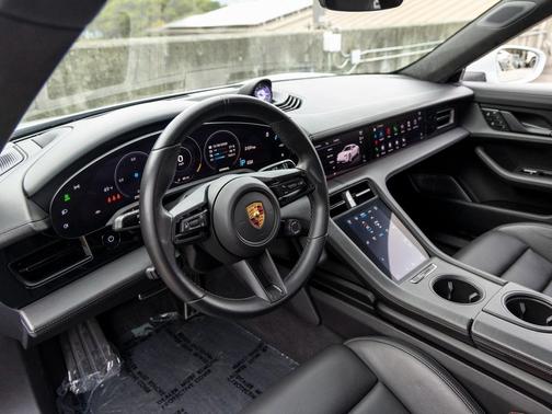 2022 Porsche Taycan Turbo