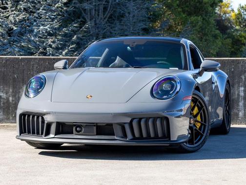 2025 Porsche 911 Carrera 4 GTS
