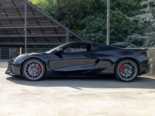 Carbon Flash Metallic 2024 Chevrolet Corvette Z06
