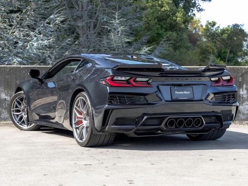 Carbon Flash Metallic 2024 Chevrolet Corvette Z06