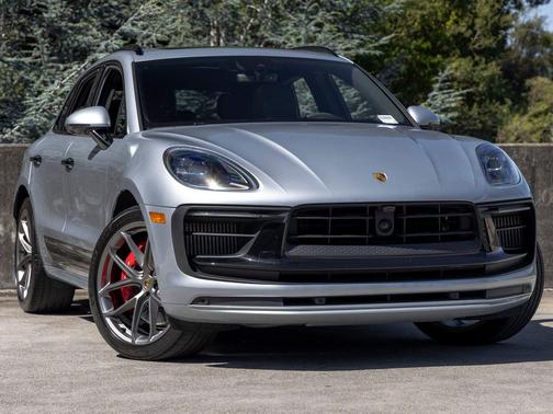 Dolomite Silver Metallic 2022 Porsche Macan Macan GTS