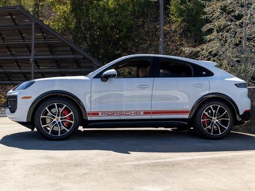 2025 Porsche Cayenne GTS