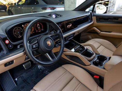 2025 Porsche Cayenne GTS