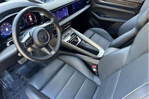 2024 Porsche Macan Turbo