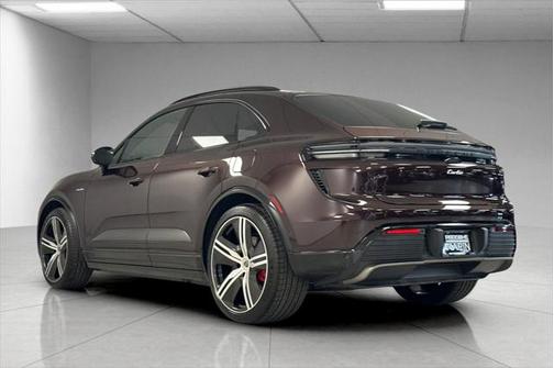2024 Porsche Macan Turbo