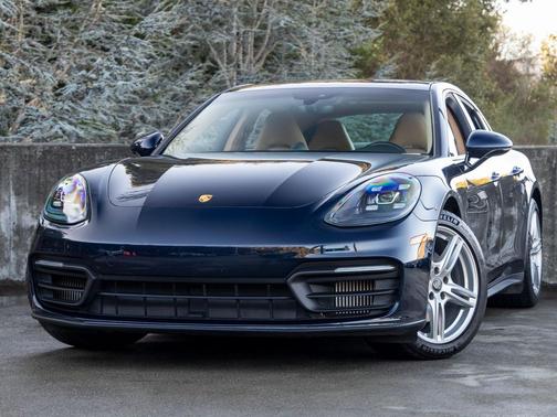2022 Porsche Panamera Base (PDK)