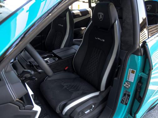 Blu Cepheus Metallic 2024 Lamborghini Urus S