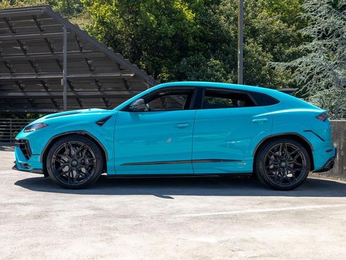 Blu Cepheus Metallic 2024 Lamborghini Urus S