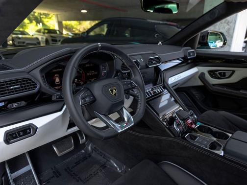 Blu Cepheus Metallic 2024 Lamborghini Urus S