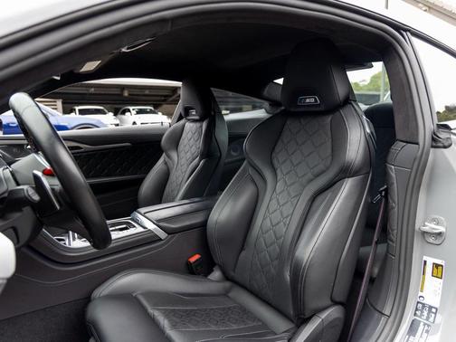 2022 BMW M8 Competition