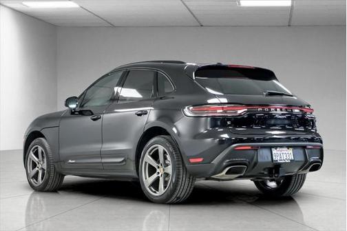 2025 Porsche Macan Base