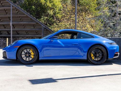 2025 Porsche 911 Carrera GTS