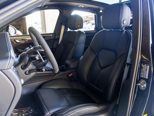 2025 Porsche Macan T