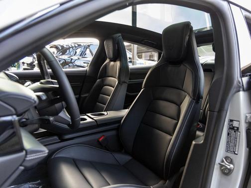 2026 Porsche Taycan 4S