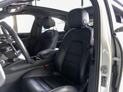 White 2021 Porsche Cayenne Cayenne