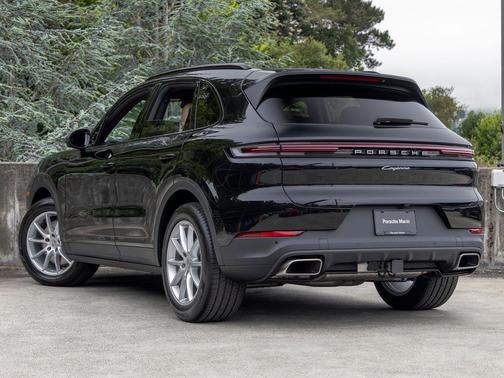 Chromite Black Metallic 2026 Porsche Cayenne Cayenne