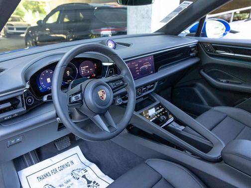 Lugano Blue 2026 Porsche Macan Macan Electric 4