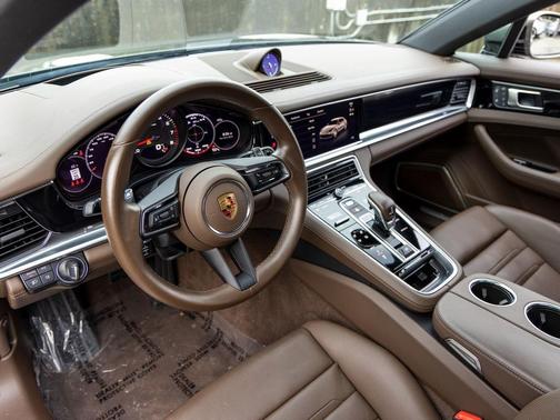 2023 Porsche Panamera 4