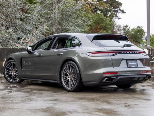 2023 Porsche Panamera 4