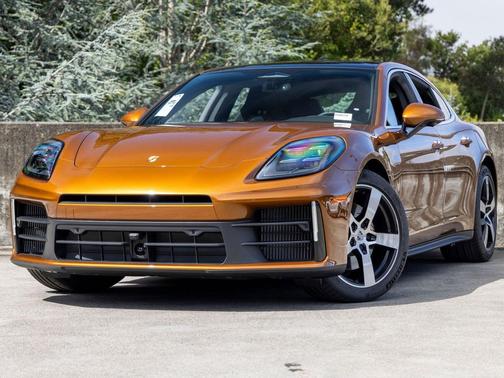 Madeira Gold Metallic 2026 Porsche Panamera 4