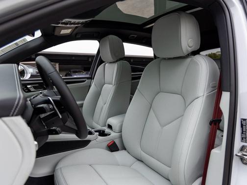 2025 Porsche Macan T