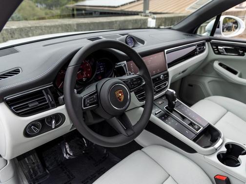 2025 Porsche Macan T