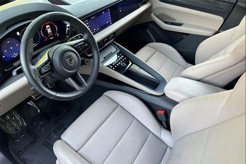 2024 Porsche Macan Turbo