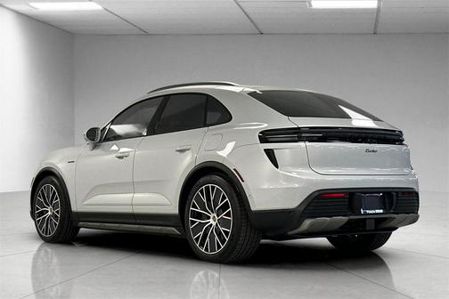 2025 Porsche Macan Turbo