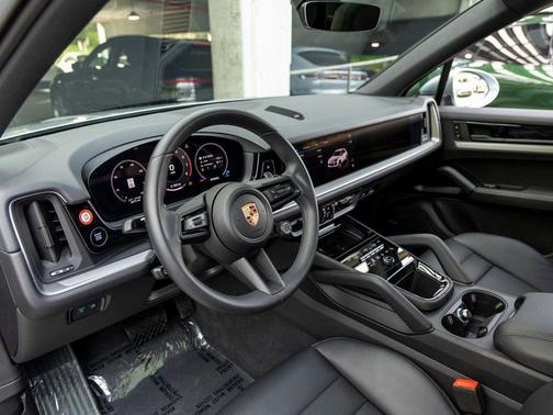 Dolomite Silver Metallic 2025 Porsche Cayenne Cayenne