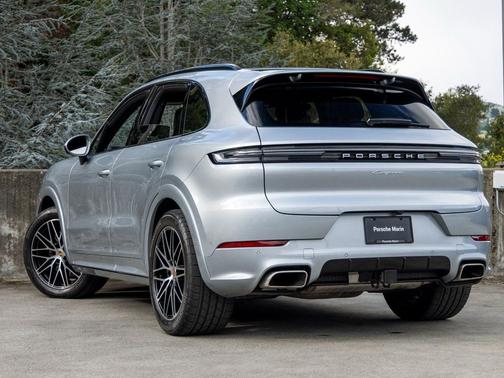 Dolomite Silver Metallic 2025 Porsche Cayenne Cayenne
